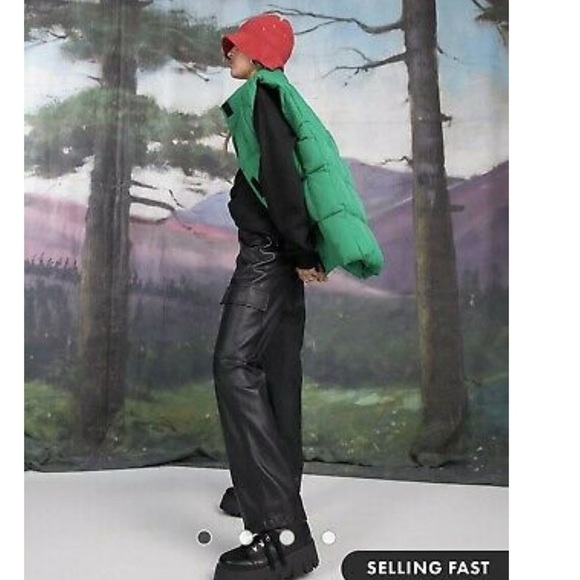 NWT 7 FOR ALL MANKIND Black Faux Leather Cargo Pants, Size Medium - Picture 2 of 10